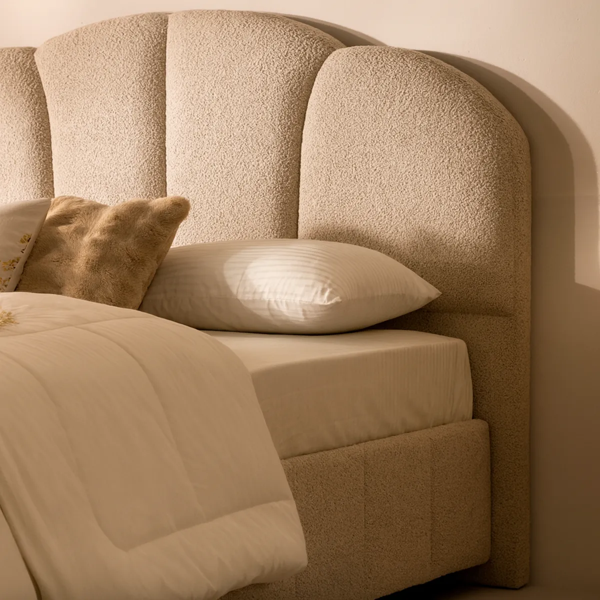 CrestoraPlush-Bed-2.webp